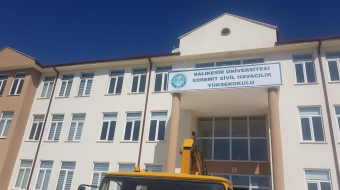 balikesirüniversitesiedremitsivilhavacilikyüksekokulu_folyobaskitabela